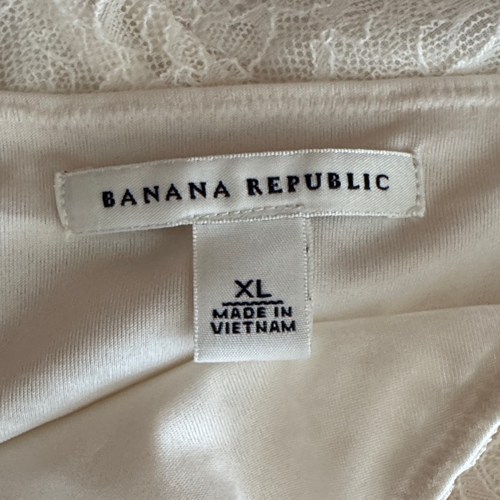 Banana Republic V Neck Adjustable Strap Cream Lace Camisole - Picture 7 of 8